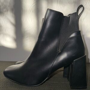 On Planet Elegant Black Ankle Boots with block heel Size 9